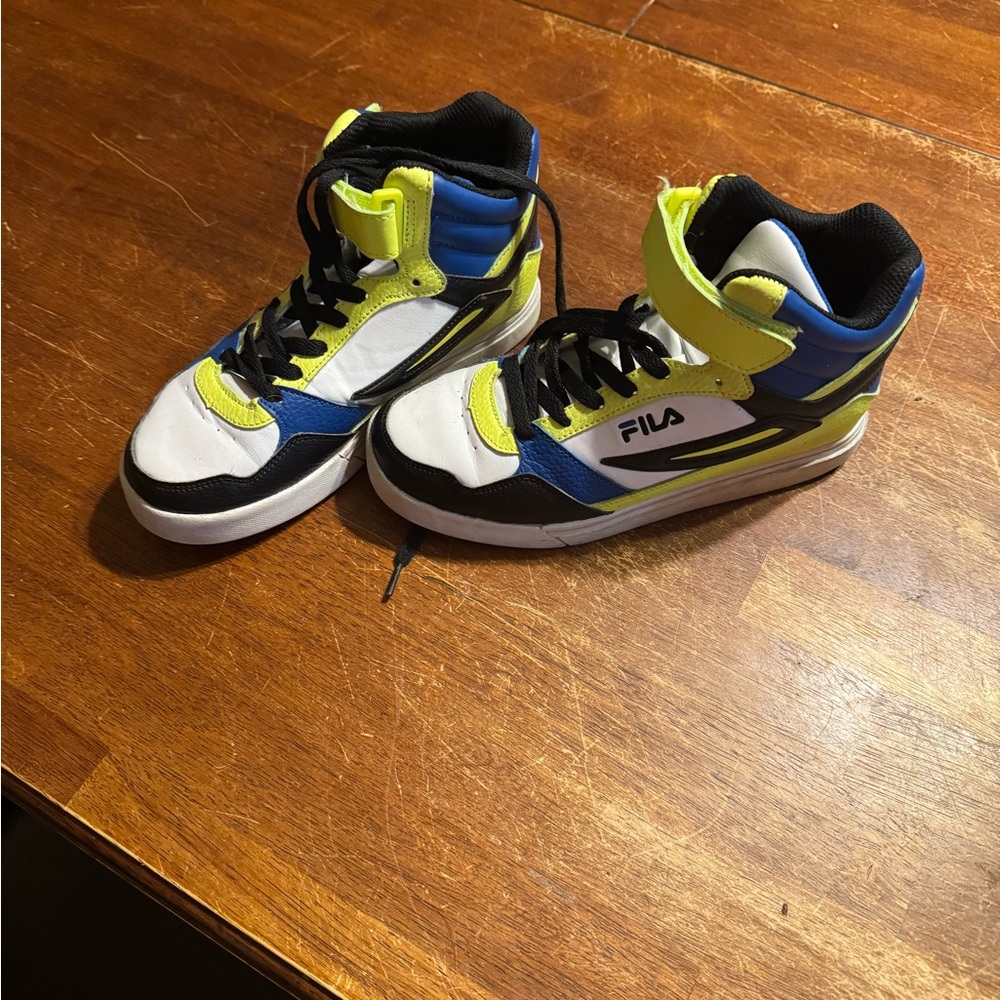 Boys basketball shoes